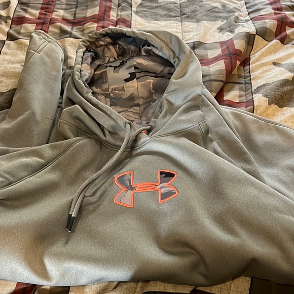 XL Under Armor Hoodie hardly worn - Picture 1 of 1